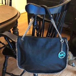 MICHAEL KORS “CHELSEA” BLACK SHOULDER BAG BRAND NEW NEVER USED.